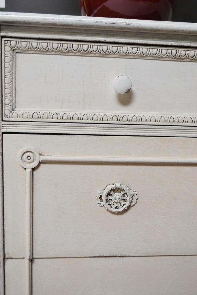 How to paint and distress wood furniture (1)