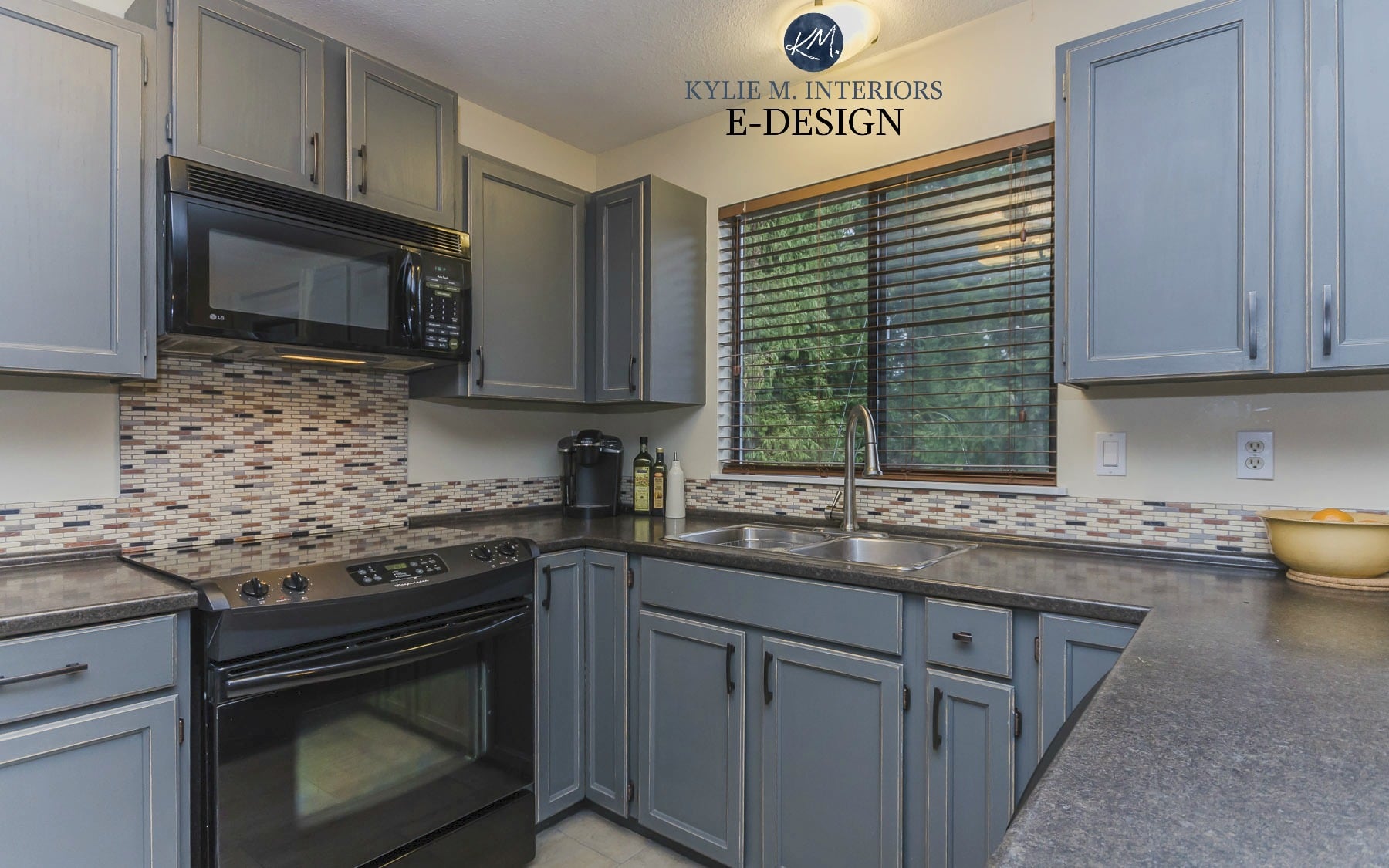 Benjamin Moore Chelsea Gray, painted oak wood cabinets. Mineral Jet formica lamiante countertop. Kylie m INteriors Edesign, budget friendly kitchen remodel. Artez photography
