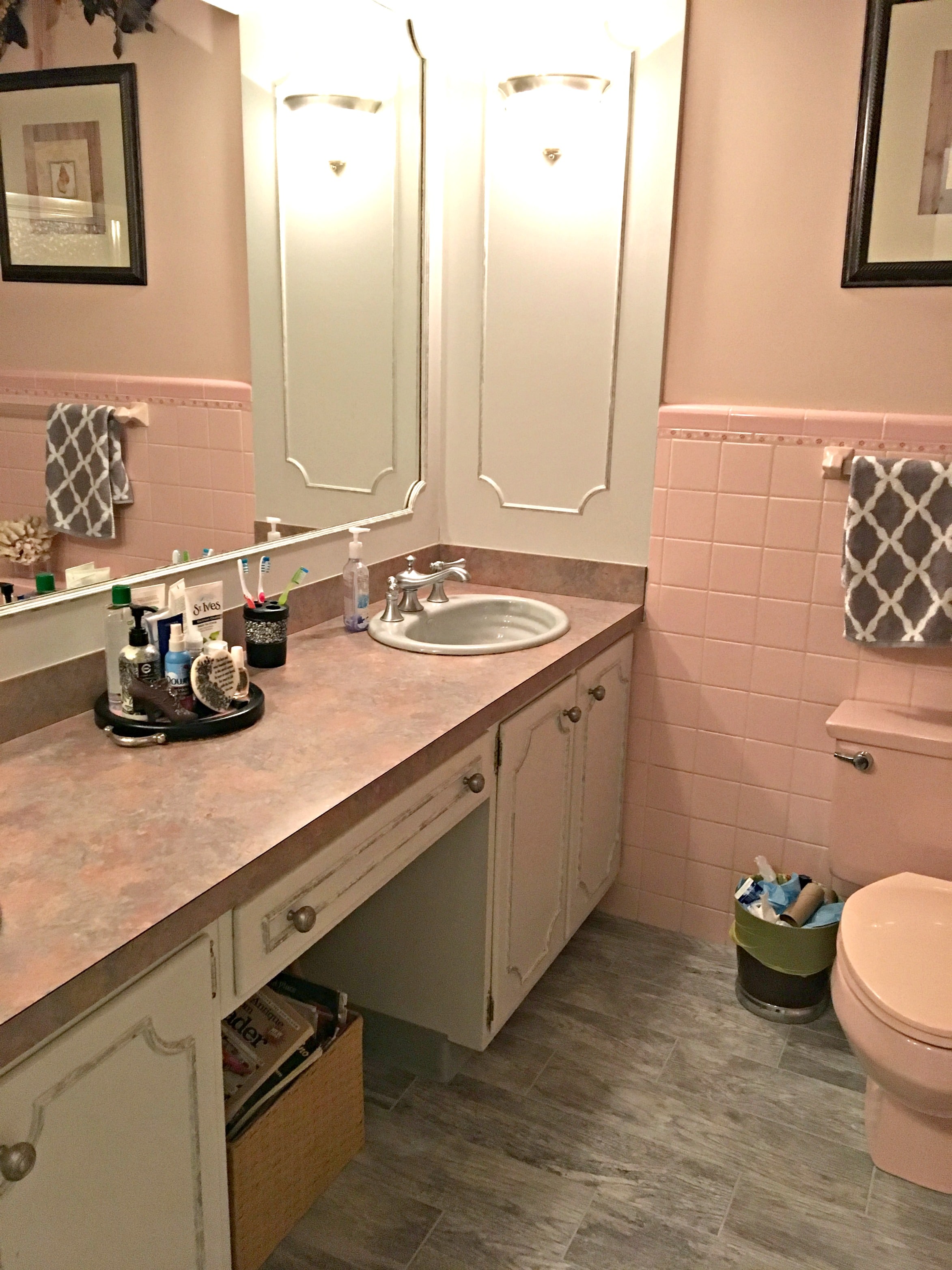 Paint colours to update a pink bathroom and countertop