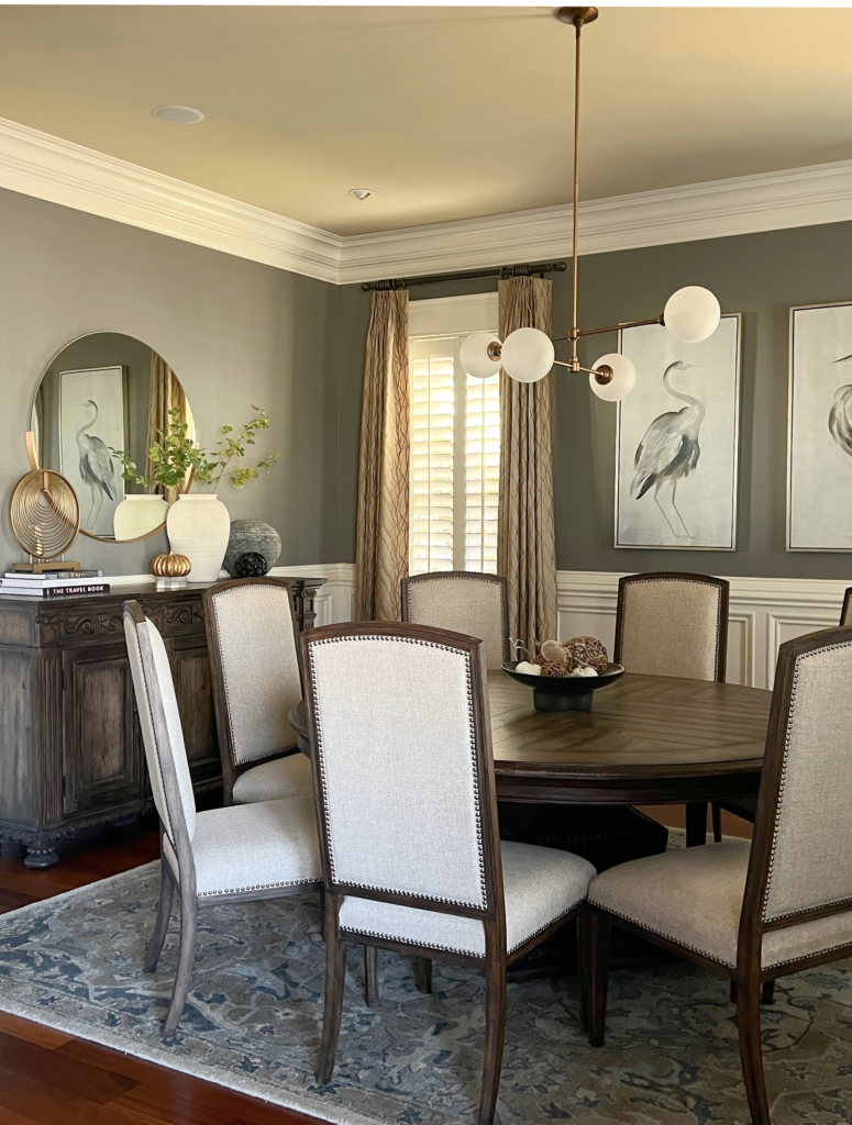 Benjamin Moore Chelsea Gray, Sherwin Williams Creamy trim, Oakwood manor painted ceiling, Dining room round table, home decor.