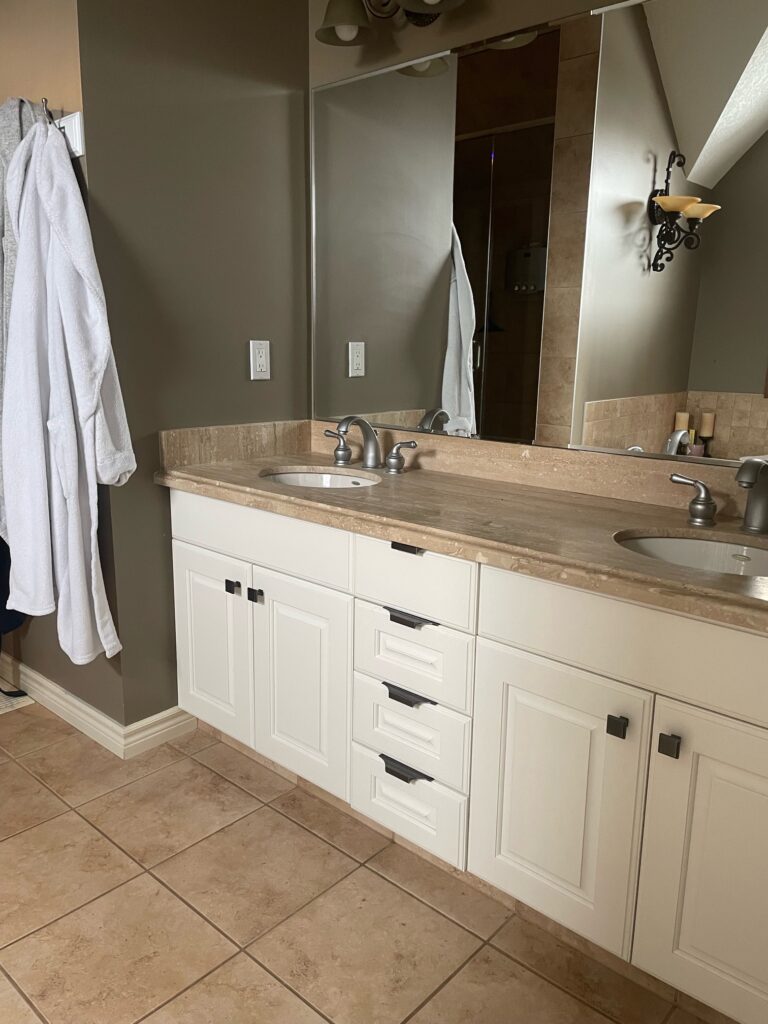 before bathroom, tuscan style beige 2000s, tile travertine tile countertop, soaker tub (4)