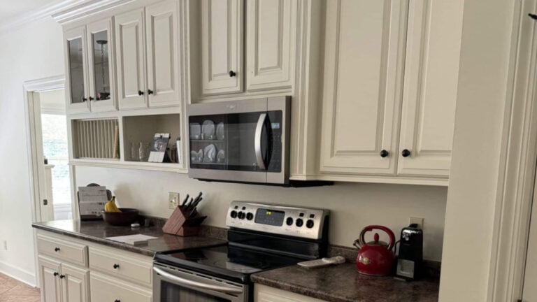 Sherwin Williams Dover White on painted kitchen cabinets with speckled, granite-look lamiante countertops
