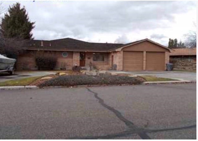 1960 or 1970 exterior with stone BEFORE edesign with White Duck