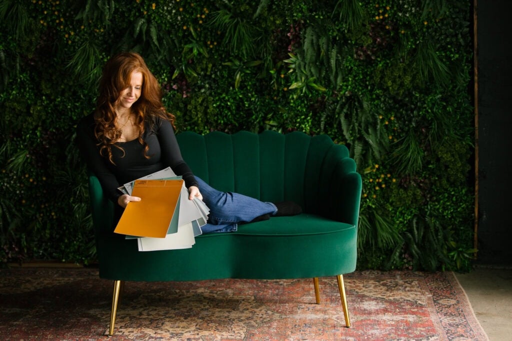 Kylie M, paint color expert with Sherwin Williams, Benjamin Moore, Farrow and Ball and Behr. North America's consultant - face (6)