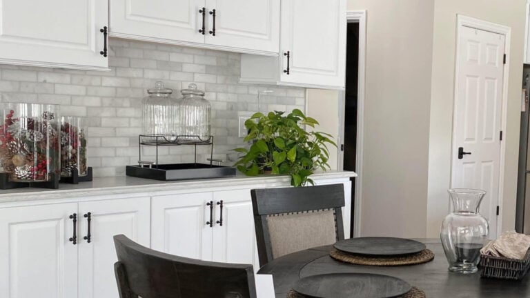 Benjamin-Moore-Natural-Cream-paint-color-on-walls-marble-subway-tile-backsplash-off-white-gray-quartz-countertop-scaled (1)
