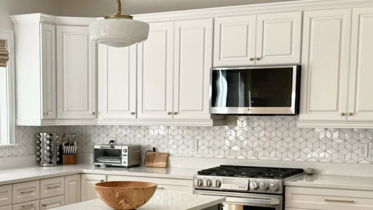 Benjamin Moore White Dove painrted wood kitchen cabinets with patterned marble backsplash and quartz