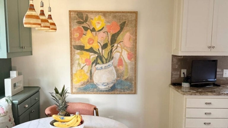 The best paint trends for walls, cabinets. Sherwin Williams Dover White cabinets, Natural Choice walls and blue-green built-ins