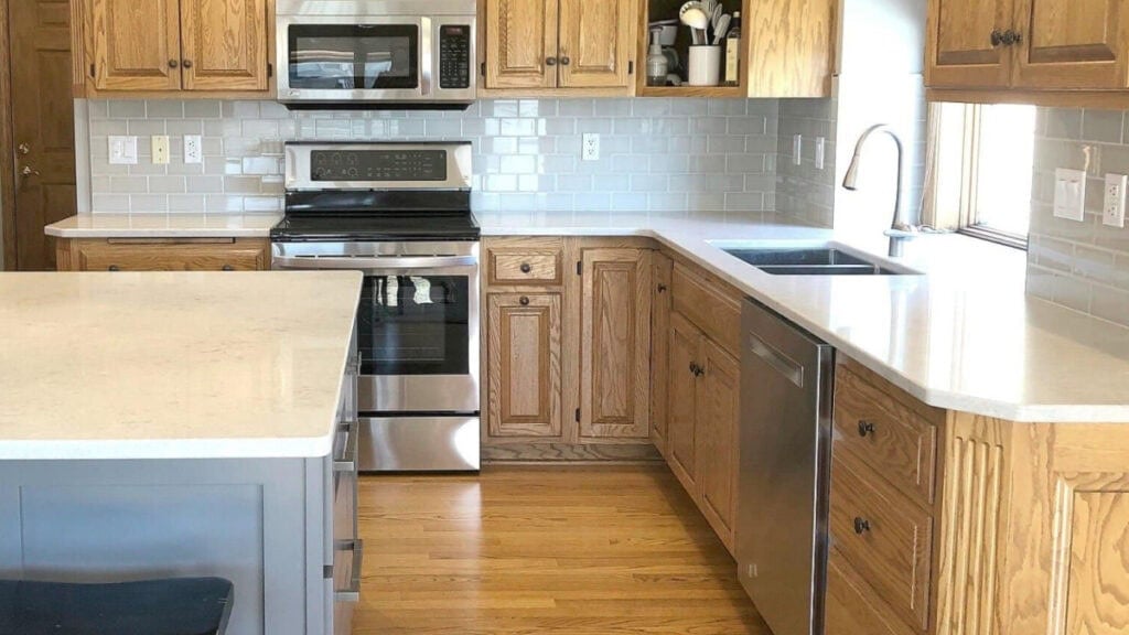 tHE BEST WOOD OR WOOD LOOK TILE FLOORING TO UPDATE OAK KITCHEN CABINETS